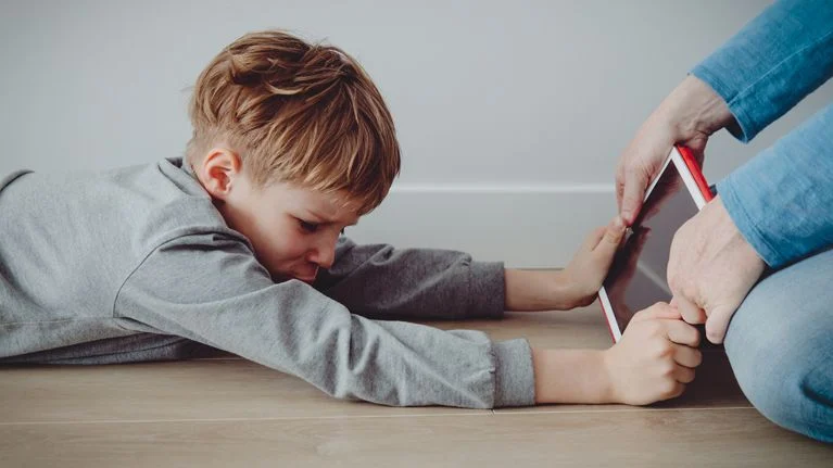 kid frustrated with tablet - Screen time for kids: how it affects behaviour - Today's Parent