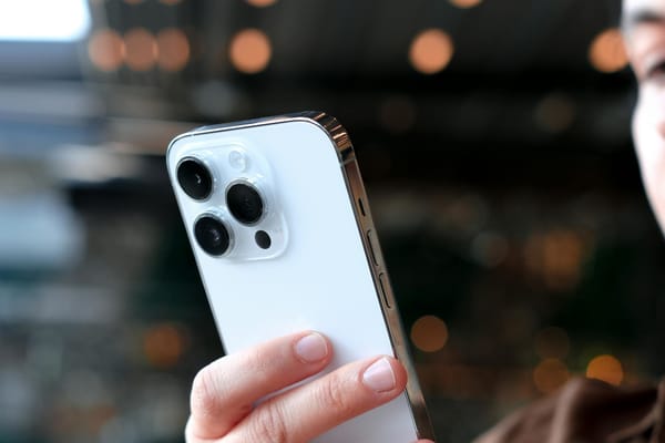 iPhone with a padlock icon - Lock symbol on lock screen - Apple Community