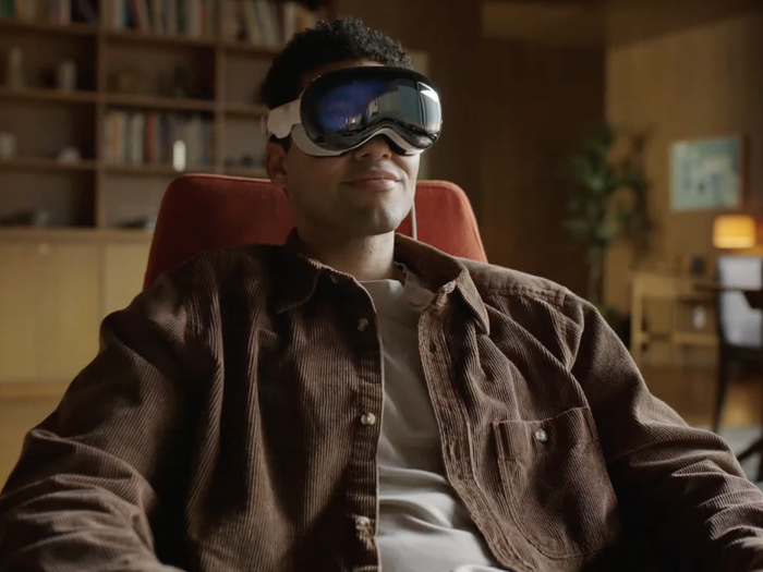 person wearing Vision Pro - Photos of the Cool Features of Apple's New Vision Pro Headset ...