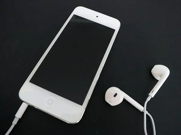classic iPod next to modern iPhone - Review: Apple iPod touch (Fifth-Generation) | iLounge