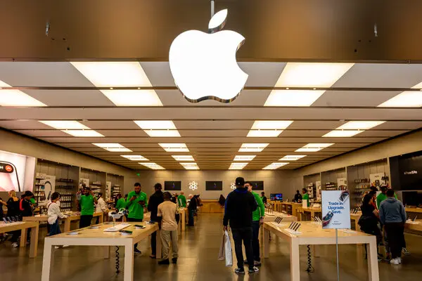 Apple Store interior - Apple Store Workers Get First U.S. Contract - The New York Times